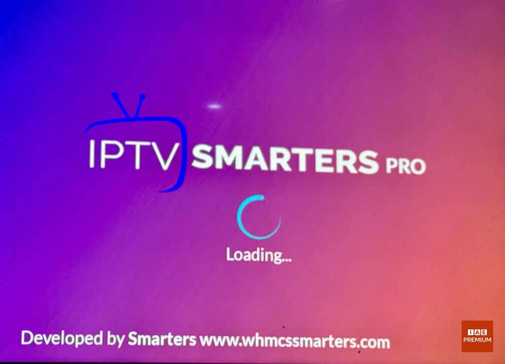 IPTV Smarters Pro - Ecran de démarrage IPTV Smarters Pro écran de chargement avec logo et bouton Premium